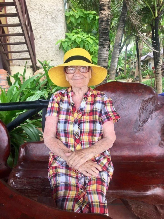 89-летняя бабушка путешествует по миру на свою пенсию