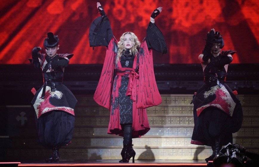 Мадонна призвала веселиться назло террористам