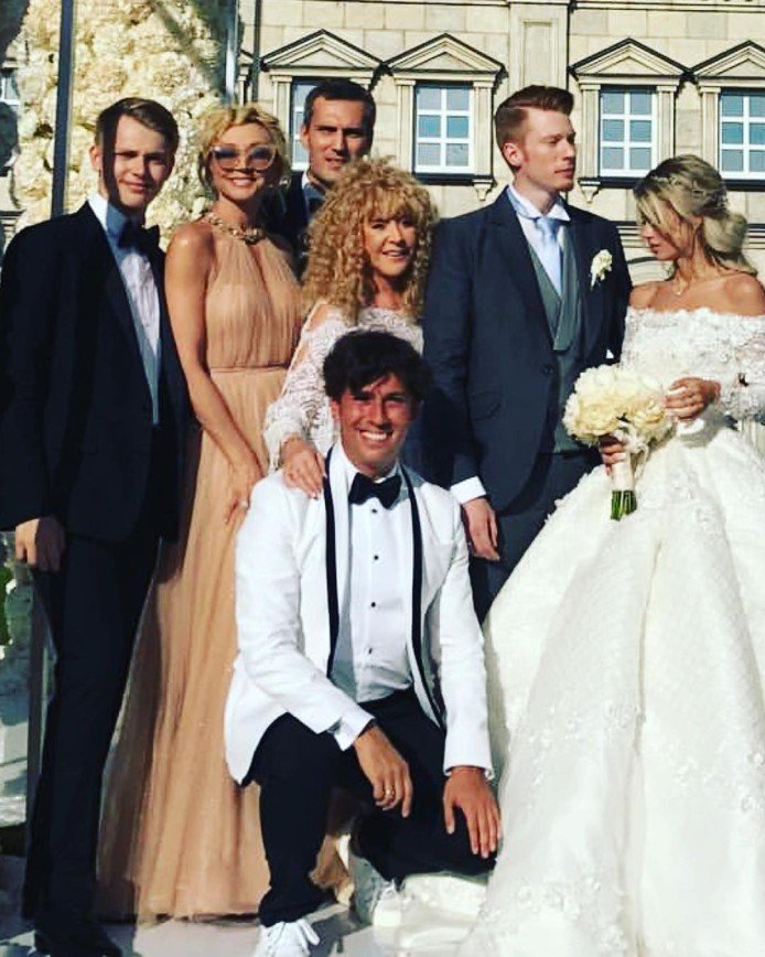 Максим Галкин на свадебных фотографиях пасынка выглядит как арап Петра Великого