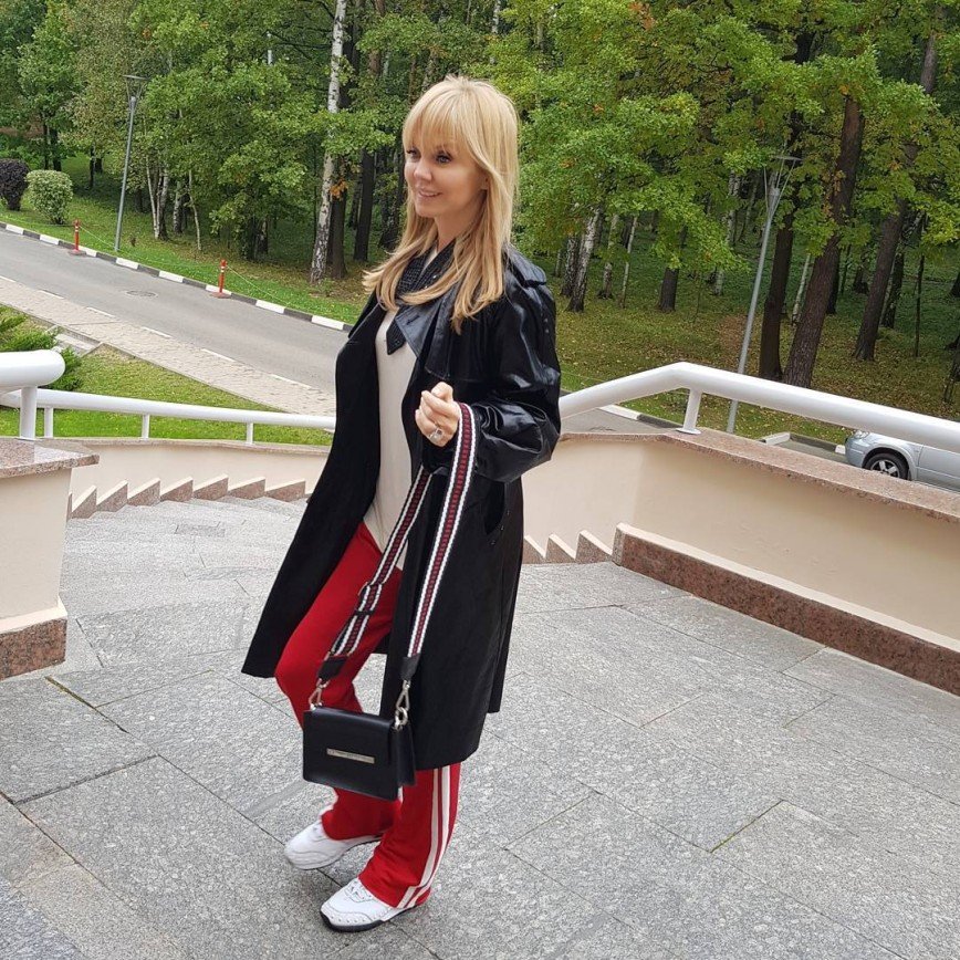 "Красные штаны, как у Пескова": Валерию подвело чувство стиля