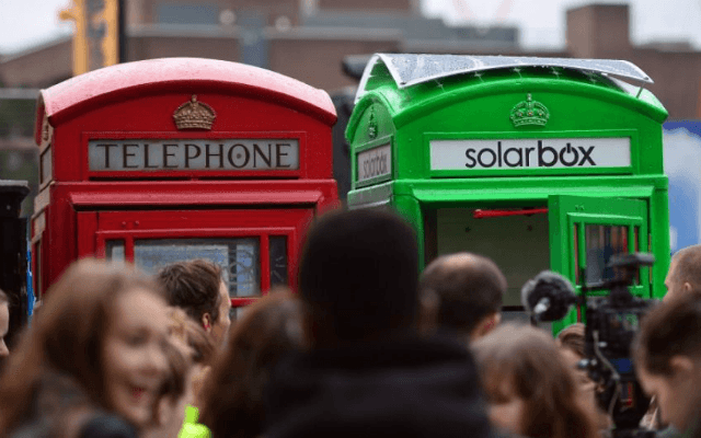 Красные телефонные будки Лондона заменят зелеными 
