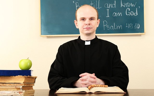 Священников предложили привлечь к экспертизе учебников