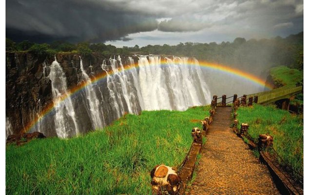 Радуга над самым большим водопадом в мире 
