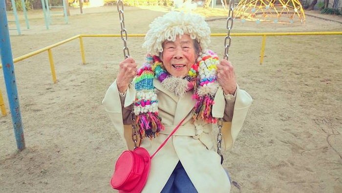  93-летняя бабушка-фотомодель рекламирует одежду внучки-модельера