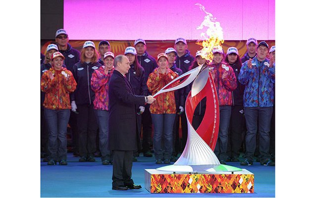 Олимпийский огонь прибыл в Москву