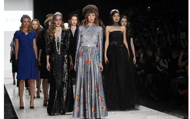 Рената Литвинова представила коллекцию на Неделе моды 