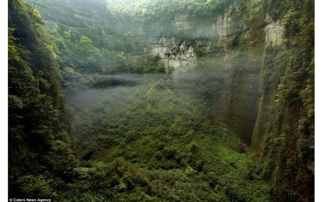 В Китае обнаружили  пещеру,она имеет свой климат и облака