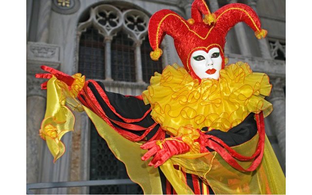 Венецианский карнавал - 2014 открылся парадом гондол