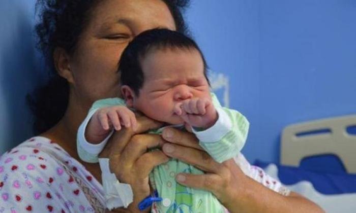 В Бразилии 51-летняя женщина родила 21-го ребенка