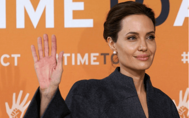 Анджелина Джоли получила женский «рыцарский титул»