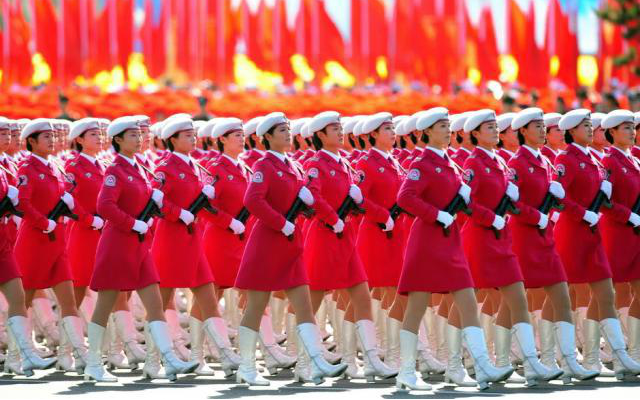 Девушки в армии в разных странах мира