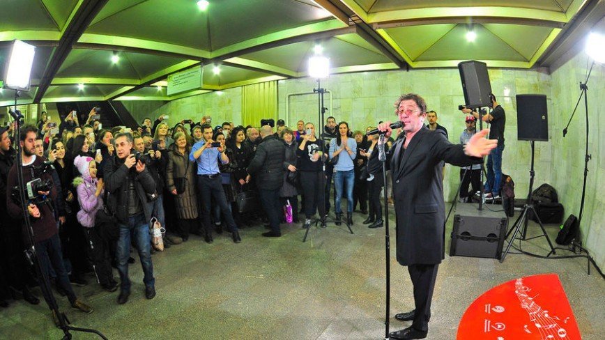 Лепс дал мини-концерт в московском метро