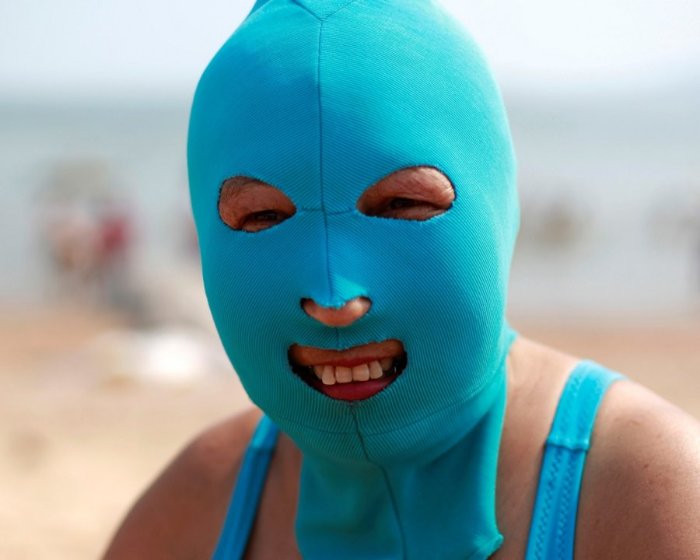 Китаянки ходят на пляж в масках