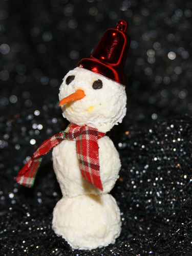 Просто маленький снеговичок... Радуется жизни, зиме и Новому году!!! seev