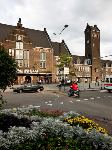 Maastricht - один из городов Нидерланд - вокзал небольшой, но приятный :) ShKitty