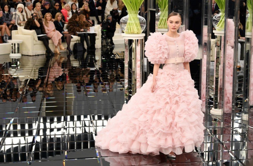 Розовое для Лили-Роуз: главная звезда показа Chanel