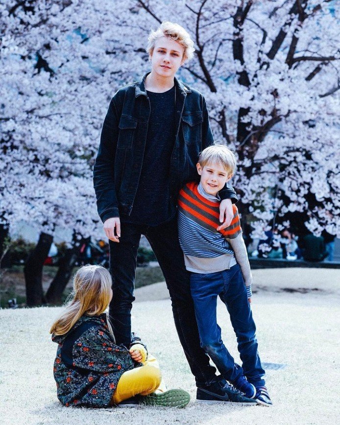 Наталья Водянова увезла детей в Японию