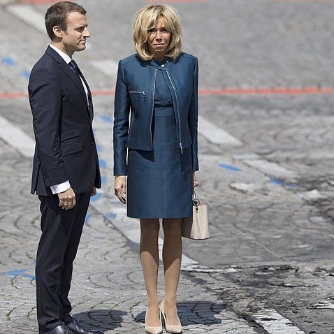 Актер похожий на жену макрона. Жена президента Франции и Панин. Брижит Макрон. Брижит Макрон и Панин. Жена Макрона Панин на спецзадании.