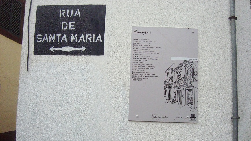 Открытые двери улицы Санта Мария