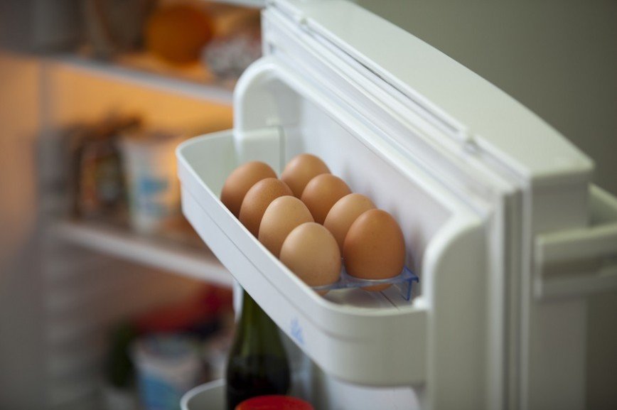 Дверца холодильника - худшее место для хранения яиц