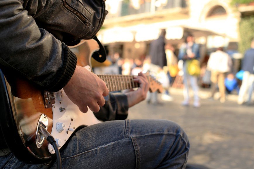 В Москве подготовят 56 площадок для уличных музыкантов