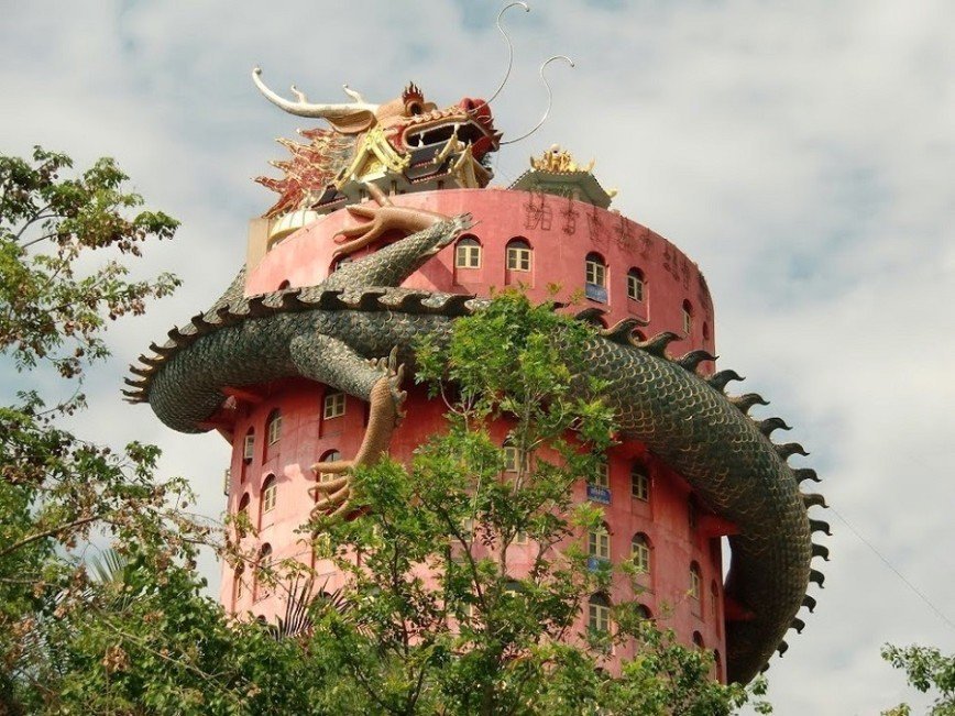 Храм Гигантского Дракона в Таиланде