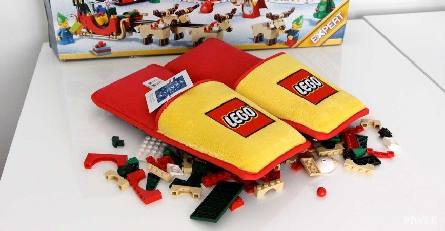 Компания Лего выпустила тапочки для защиты от деталей конструктора 