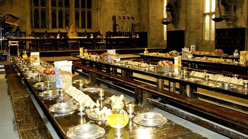 Поклонники Гарри Поттера смогут поужинать в Хогвартсе
