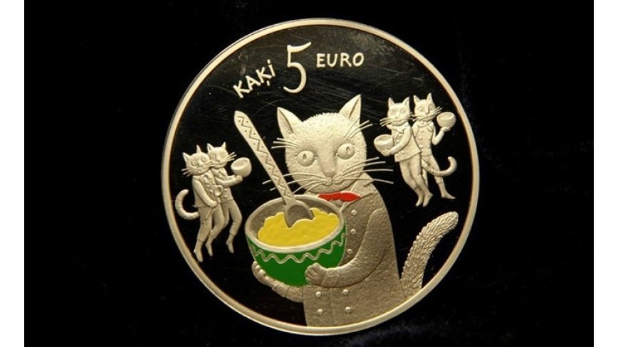 Банк Латвии выпустил серебряную монету с котиками