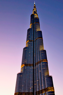 Бурдж Халифа - самый высокий небоскреб в мире, располагающийся в Дубае. Высота небоскреба составляет 828 метров. Строительство башни длилось 6 лет и потребовало $1,5 миллиарда.  Beggi (ړײ)