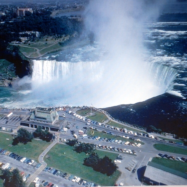 Ниагарский водопад.По-моему настоящий шедевр природы-матушки.Вид со стороны Канады. AnnEttE-star