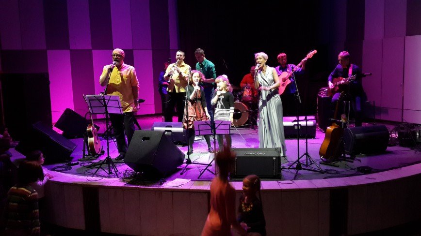Смеемся и поем: Ирина Богушевская соберет малышей и музыкантов на "Детской площадке"