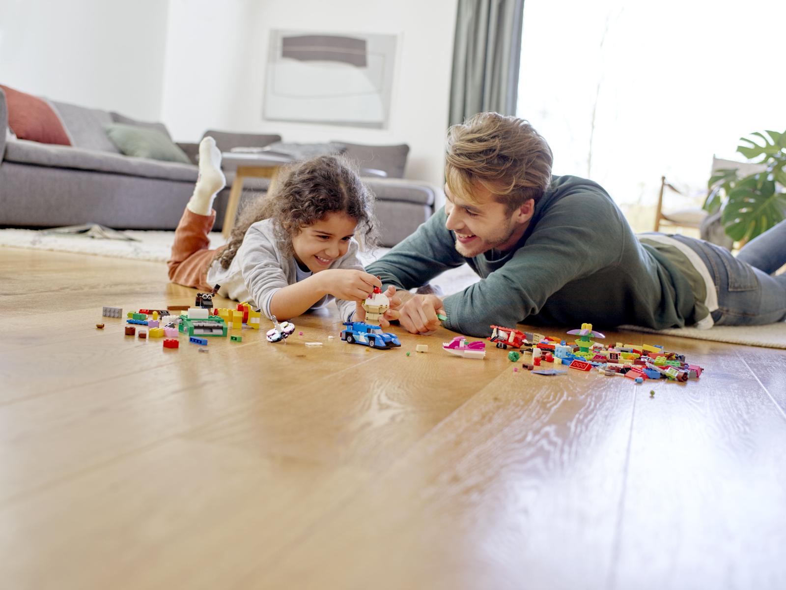 Компания Lego проводит бесплатные челленджи, чтобы помочь родителям и детям скоротать карантин