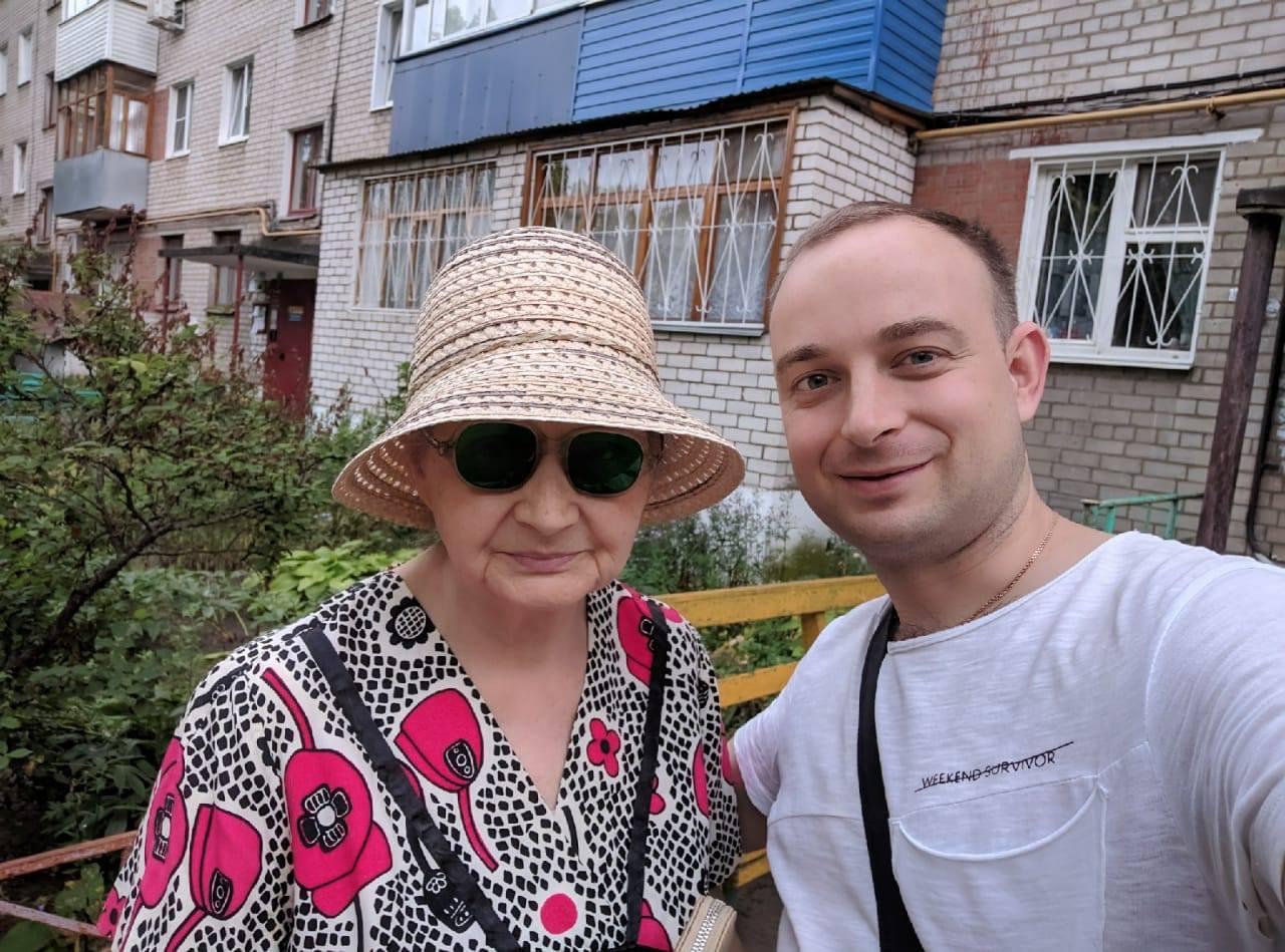 Пелагея Павловна с волонтером