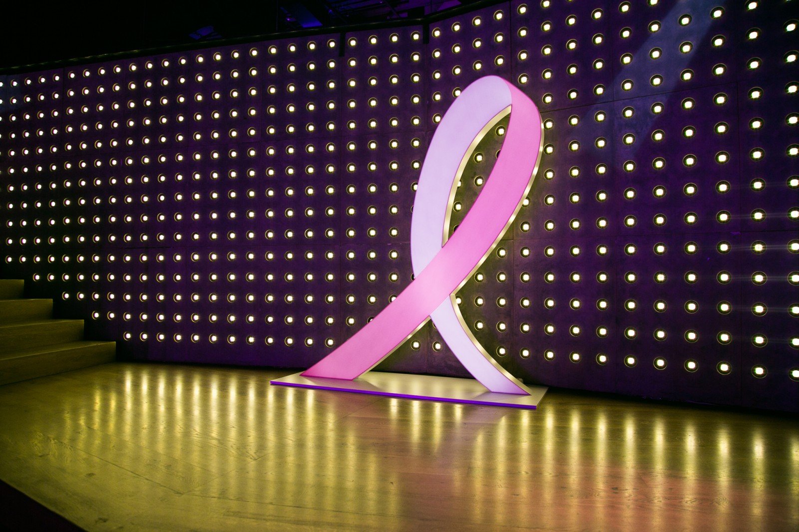 Estée Lauder Companies запустила кампанию по борьбе с раком груди 2019