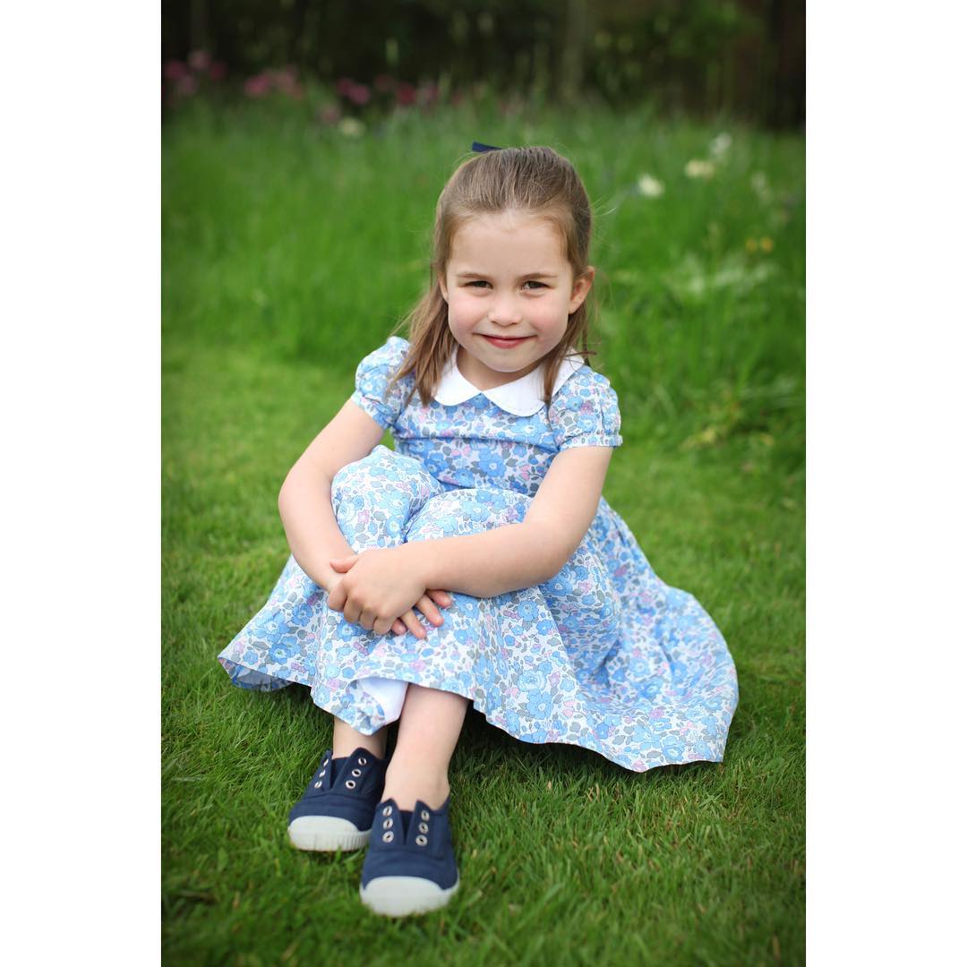 Маленькая зайка: Кейт Миддлтон и принц Уильям впервые отвели принцессу Шарлотту в школу