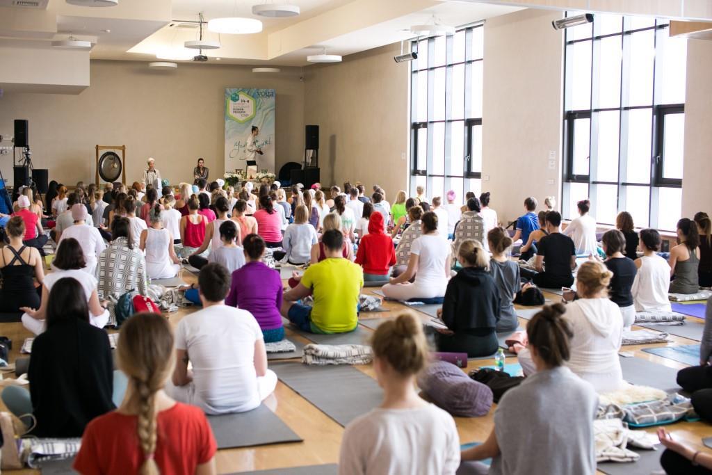 Мастер-классы, практики, встречи с экспертами и новый уровень: в Москве соберутся лучшие учителя йоги со всего мира