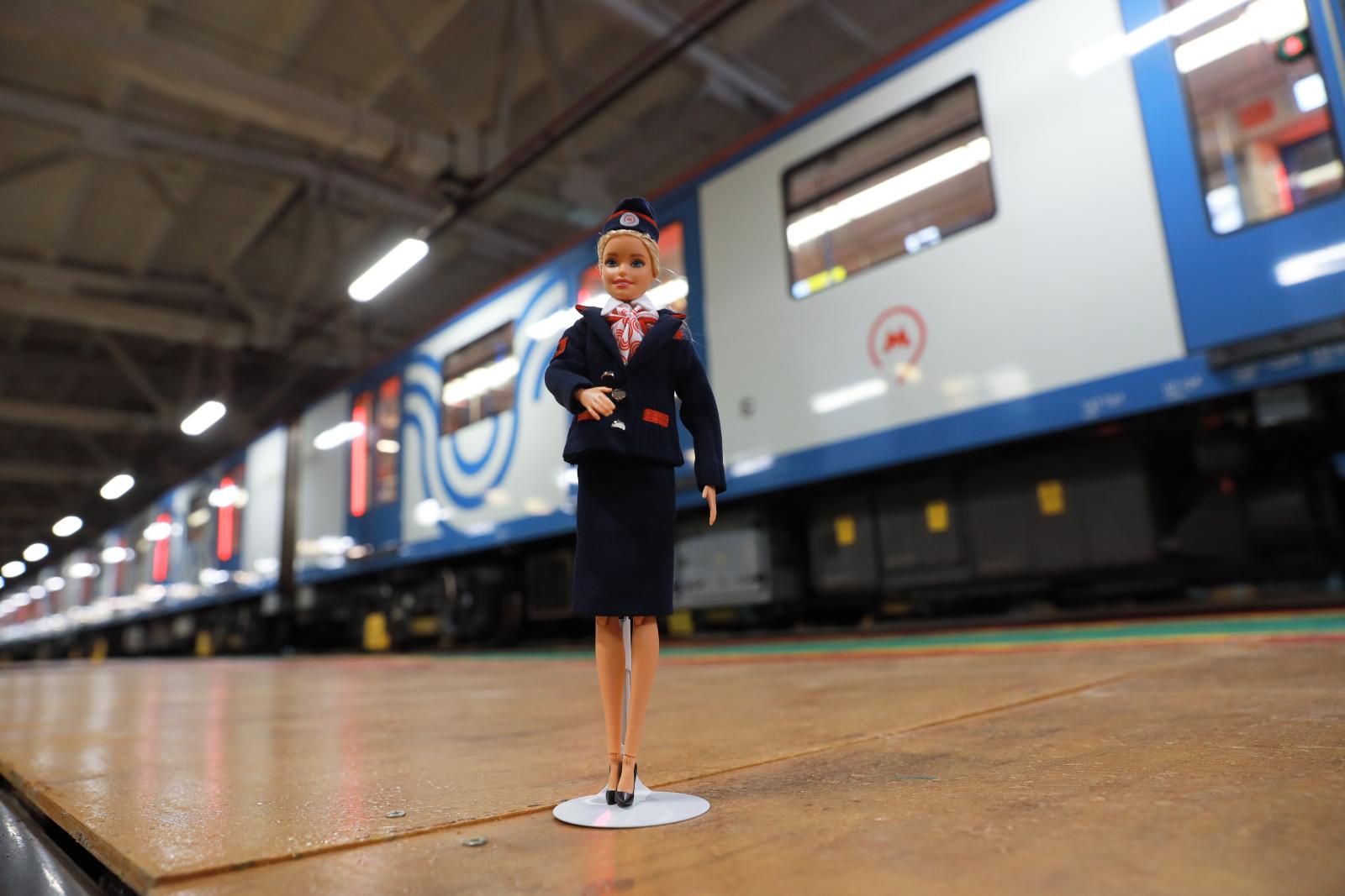 У куклы Барби новая профессия — машинист московского метро! Уникальный проект столичного метрополитена и Mattel