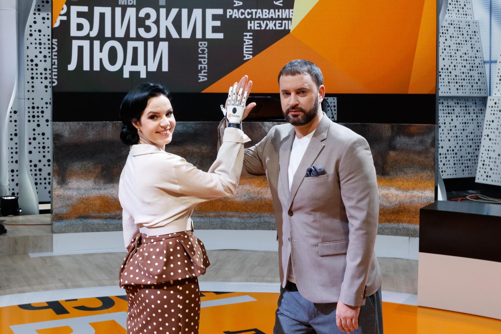 Маргарита Грачева, которой муж отрубил кисти рук, стала ведущей ток-шоу «Близкие люди» вместе с Леонидом Закошанским