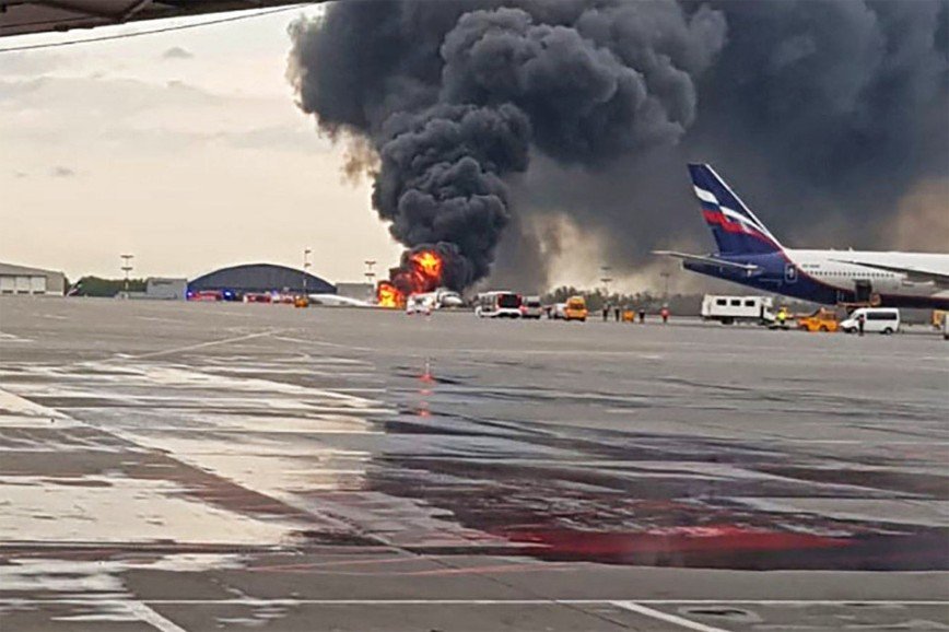 Власти Мурманской области объявили трехдневный траур по 41 погибшему в авиакатастрофе в Шереметьево