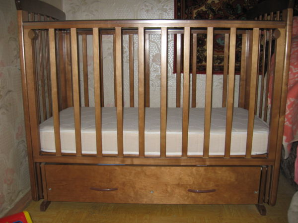 Кровать детская Можга красная звезда с ящиком для белья