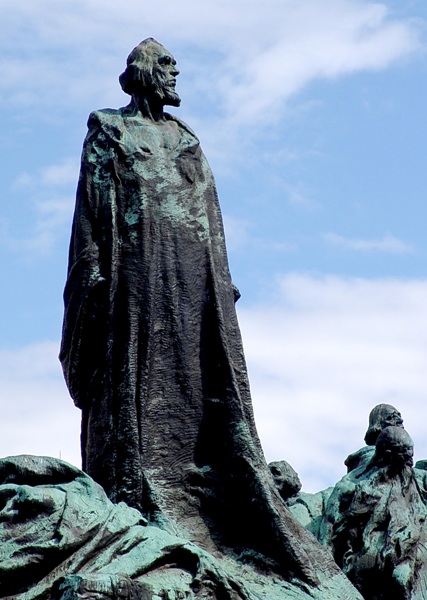 На Староместской площади в Праге находится памятник Яну Гусу, проповеднику, реформатору, философу, борцу за права чешского народа и символу национального единства.  MiShel