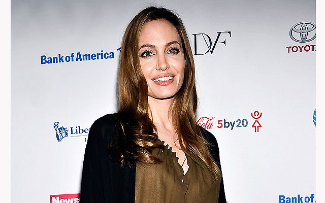 Анджелине Джоли удалили молочные железы