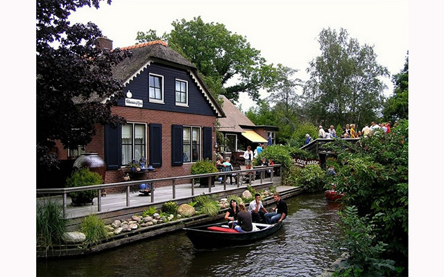 Гитхорн - нидерландская деревня с венецианским шармом