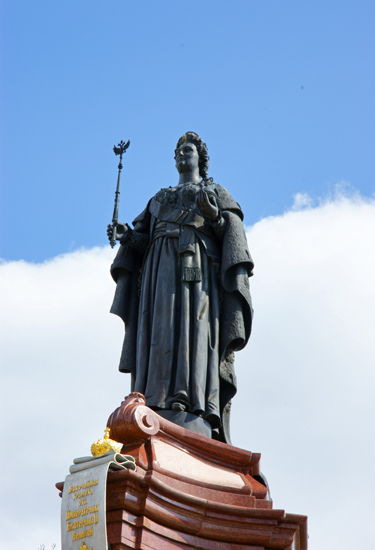Памятник Екатерине Великой. 
Краснодар, находится в Екатерининском сквере у здания Законодательного собрания Краснодарского края. Evfrasia