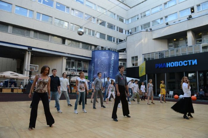 Легко: москвичи танцуют на улицах