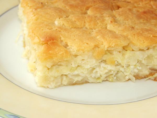 Пироги с капустой тесто на молоке. Капустный пирог на маргарине. Капустный пирог для ленивых рецепт со сметаной и майонезом.