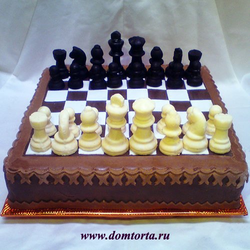 Торт 75 лет с шахматными фигурами