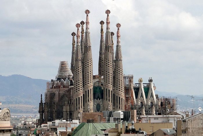 Недостроенный храм в Барселоне