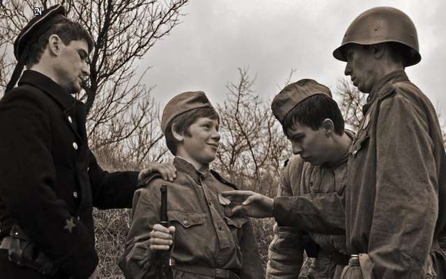 Короткое видео юные. Кинофильмы о войне. Подростки на войне 1941.